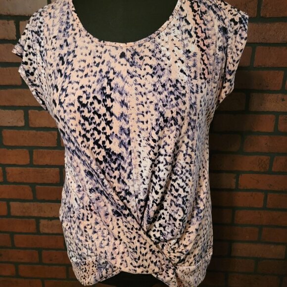 Doublju Tops Adorable Scoop Neck Shirt Very Flattering - Front gathered knot. - Picture 3 of 7